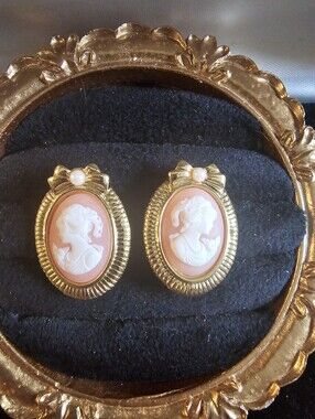 Vintage Cameo Avon Earrings